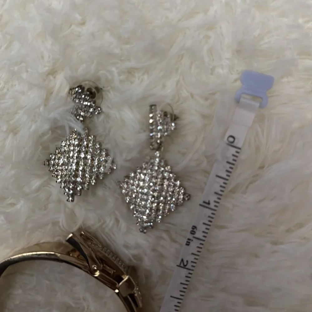 NWOT Earring and bracelet set